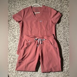 FIGS Mauve Scrub Set (Small Top + Small Petite Joggers)
